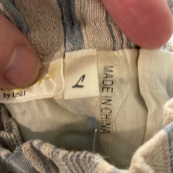 Andree By Unit Women’s Cropped Off Shoulder Top Large Blue Cream Chambray Cotton - Picture 7 of 11